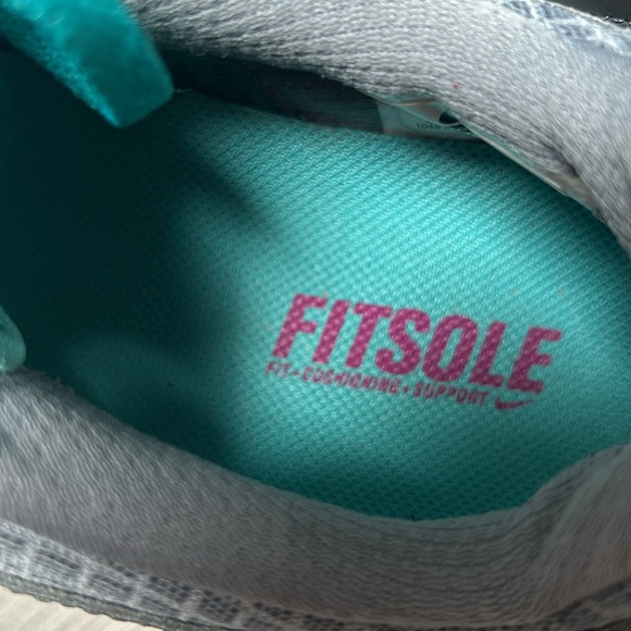 Used Nike running shoes,turquoise color - Picture 3 of 5